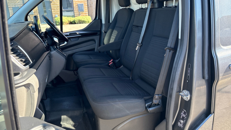 Ford Transit Custom 320 L1 Diesel Fwd 2.0 EcoBlue 170ps Low Roof Limited Van Auto